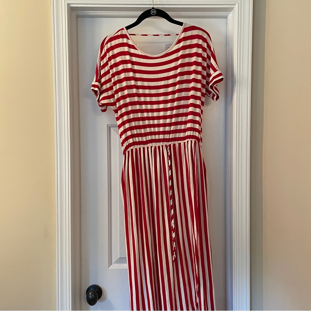 NWOT Hi-Lo Dress ❤️🤍